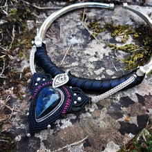 Charger l&#39;image dans la galerie, Torque argenté Labradorite &amp; maille Viking
