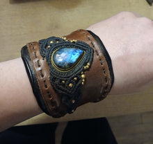 Charger l&#39;image dans la galerie, Manchette Labradorite &amp; Cuir
