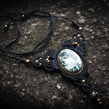 Charger l&#39;image dans la galerie, Collier Agate mousse &quot;Black Curiosity &quot;
